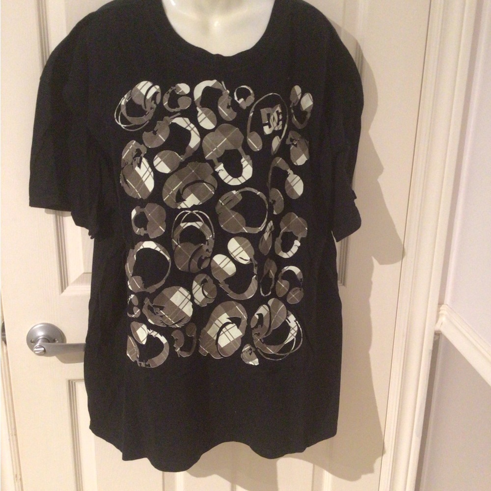 🎉Host Pick🎉DC Black T-Shirt with Logo